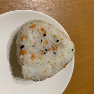 わかめふりかけをダブルトッピング★混ぜご飯おにぎり